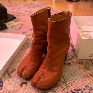 Maison Margiela distressed leather brown tabi ankle boots size 38